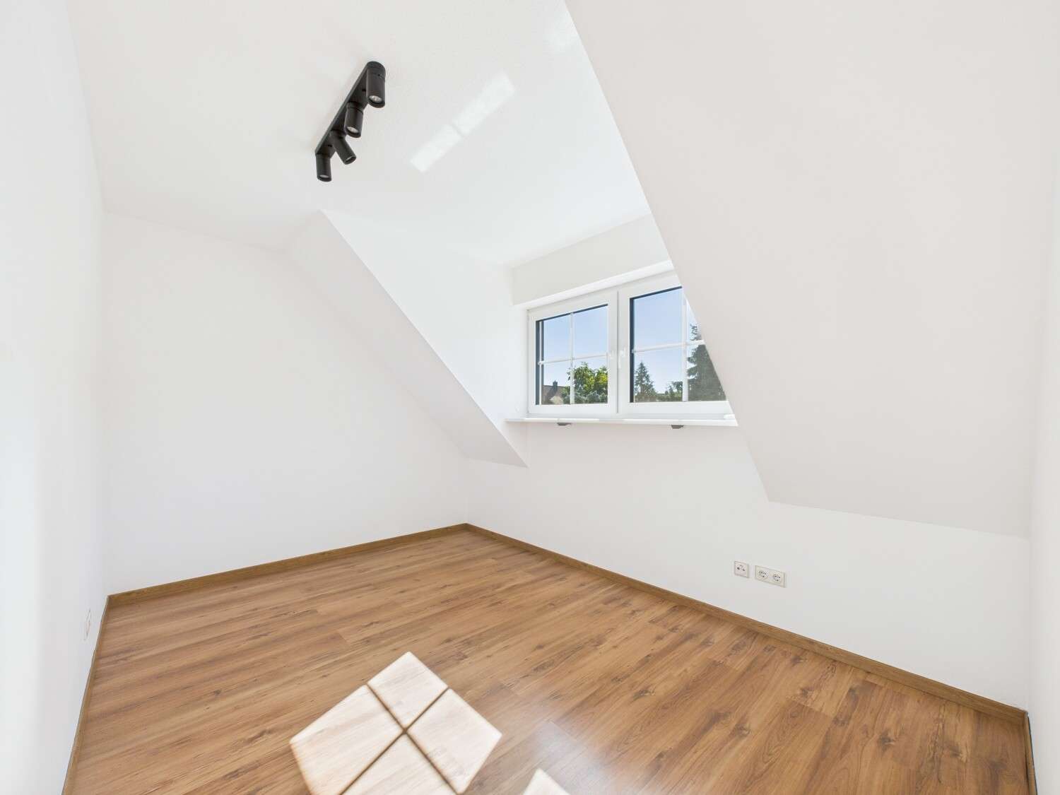 Immobilie in Rednitzhembach - Ein Zuhause zum Verlieben – exklusives Einfamilienhaus mit Pool & Wellness in Rednitzhembach! - Bild 4