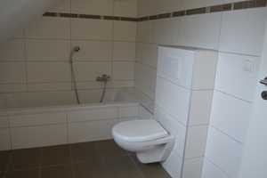Geschmackvolle, modernisierte 2-Raum-DG-Wohnung in Köln Ostheim mit moderner Einbauküche – Frankfurter Str. 601, 51107 Köln – Vorschaubild 5