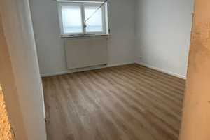 ~ S- WEST / ERSTBEZUG nach Sanierung / 2er oder 3er WG taugliche 3 Zi. im Tiefparterre ~ – Gutbrodstr. 00, 70193 Stuttgart – Vorschaubild 3
