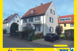 Sehr gepflegtes und gut vermietetes Dreifamilienhaus in guter Lage – Die vollständige Adresse der Immobilie erhältst du vom Anbieter., 87600 Kaufbeuren (Kernstadt), Kaufbeuren – Vorschaubild 1