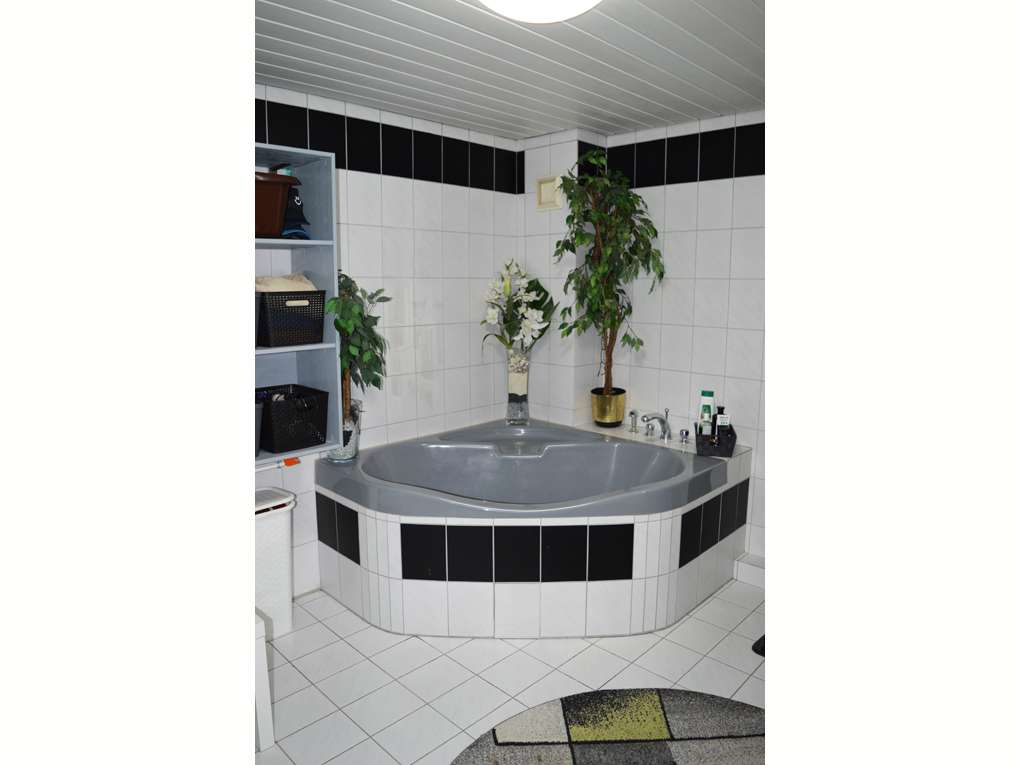 Immobilie in Rheinstetten - Großzügiges, teilweise vermietetes Mehrparteienhaus in gutem Zustand in Rheinstetten-Mörsch - Bild 6