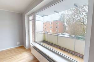 Vollständig renovierte 2-Zimmer-Wohnung mit BALKON und EBK in Hamburg-Meiendorf – Lofotenstraße 34C, 22145 Rahlstedt, Hamburg – Vorschaubild 2