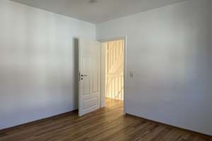 !!! NEUER PREIS !!! Frisch renoviertes 1 Familienhaus mit 5 Zimmer, Küche, 2 x Bad und Balkon – Die vollständige Adresse der Immobilie erhältst du vom Anbieter., 68169 Neckarstadt-West, Mannheim – Vorschaubild 9