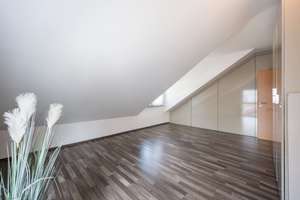Wohnqualität, die Raum gibt – neuwertige Dachgeschosswohnung mit Traumterrasse – Die vollständige Adresse der Immobilie erhältst du vom Anbieter., 76437 Rastatt – Vorschaubild 9