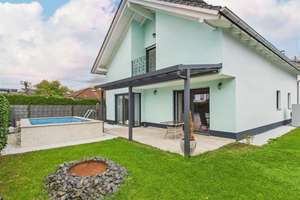 Exklusives und energieeffizientes Einfamilienhaus mit Pool und Garten  – Die vollständige Adresse der Immobilie erhältst du vom Anbieter., 85649 Brunnthal – Vorschaubild 1
