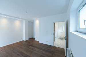 Barrierefreie 5-Zimmer-Wohnung mit 2 Bädern, Garage, Keller-/Hobbyraum und hoher Privatsphäre – Burgstallstrasse 35, 70199 Heslach, Stuttgart – Vorschaubild 9