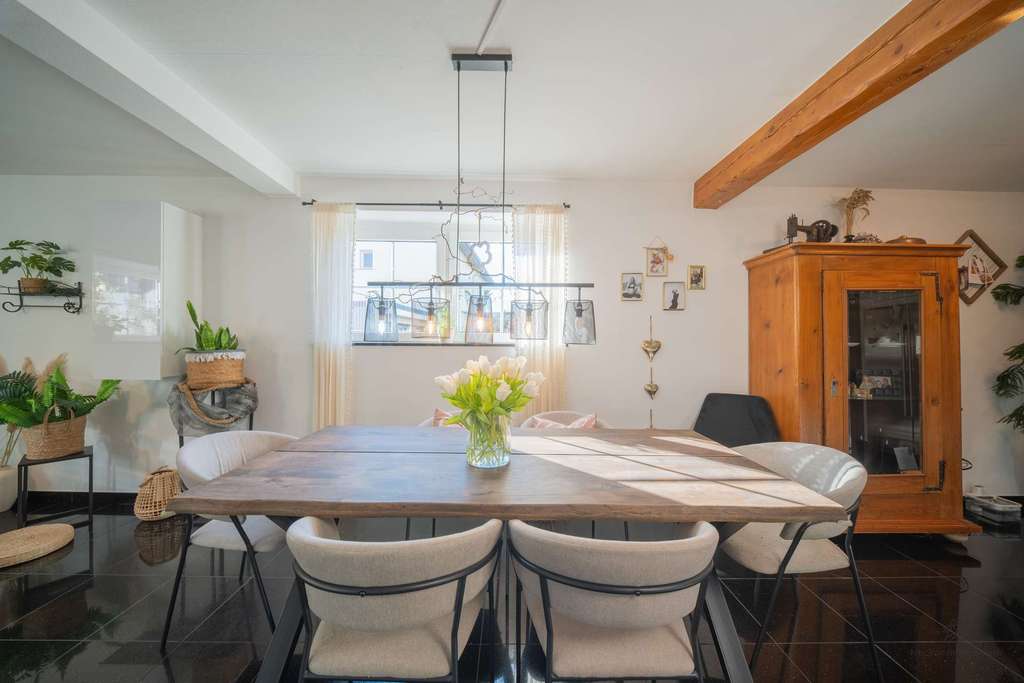 Immobilie in Brackenheim - Ankommen und wohlfühlen: 5 Zimmer, große Terrasse und echtes Hausgefühl - Bild 2