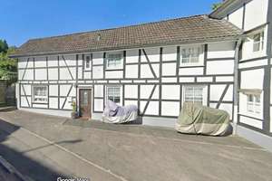 Haus mit 2 Wohneinheiten in Engelskirchen-Loope (provisionsfrei) | Garten | Toplage – Die vollständige Adresse der Immobilie erhältst du vom Anbieter., 51766 Engelskirchen – Vorschaubild 1
