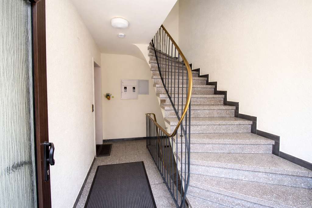 Immobilie in Brühl - Mit 3D: Mehrfamilienhaus | 4 Einheiten (2 Wg. frei) + 4 Garagen | – Potenzial bis ca. 40.000 € p.a. - Bild 2