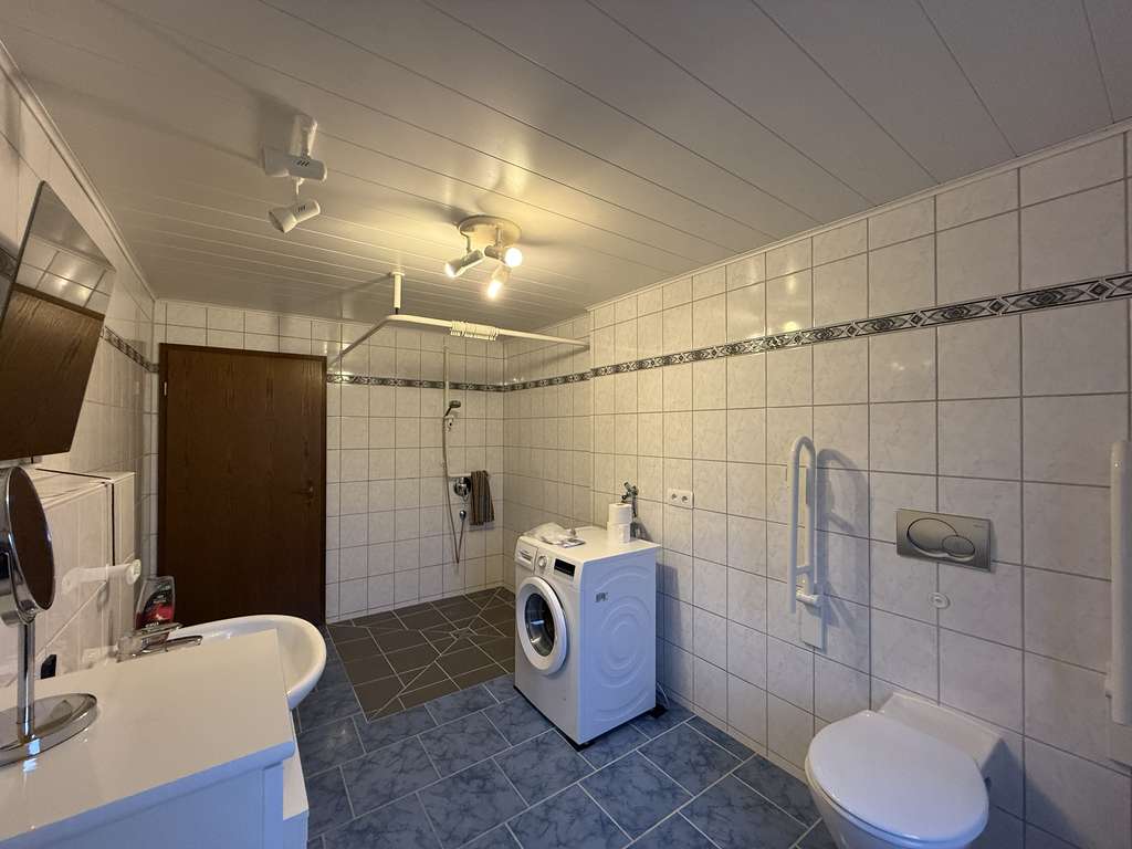 Immobilie in Eppelborn - Modernisierungsbedürftiges einseitig angebautes Haus mit Ausbaupotenzial – in ruhiger Lage von Eppel - Bild 4