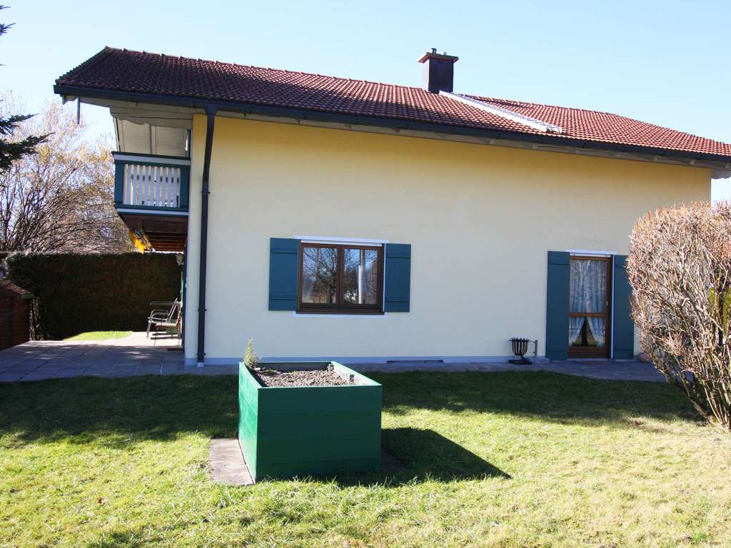 Immobilie in Übersee - Einfamilienhaus in ruhiger Ortsrandlage von Übersee am Chiemsee - Bild 2