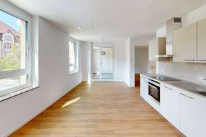 Erstbezug: Hochmoderne 3-Zimmer-Neubauwohnung mit EBK und Loggia im Osten von Nürnberg – Zerzabelshofstraße 13, 90478 Ludwigsfeld, Nürnberg – Vorschaubild 1