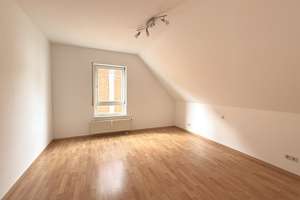 Attraktive, freie 2 ½-Zimmer-DG-Wohnung mit Stellplatz – Die vollständige Adresse der Immobilie erhältst du vom Anbieter., 70563 Vaihingen-Mitte, Stuttgart – Vorschaubild 4