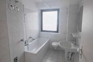 Helle 2-Zimmer-Wohnung mit Balkon & Stellplatz in Würzburg-Heidingsfeld (mit Aufzug) – Die vollständige Adresse der Immobilie erhältst du vom Anbieter., 97084 Heidingsfeld, Würzburg – Vorschaubild 2