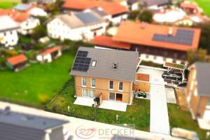 Modern, nachhaltig & bezugsfertig – elegante Doppelhaushälfte mit Garten ++ Decker Immobiien++ – Die vollständige Adresse der Immobilie erhältst du vom Anbieter., 83549 Eiselfing – Vorschaubild 1