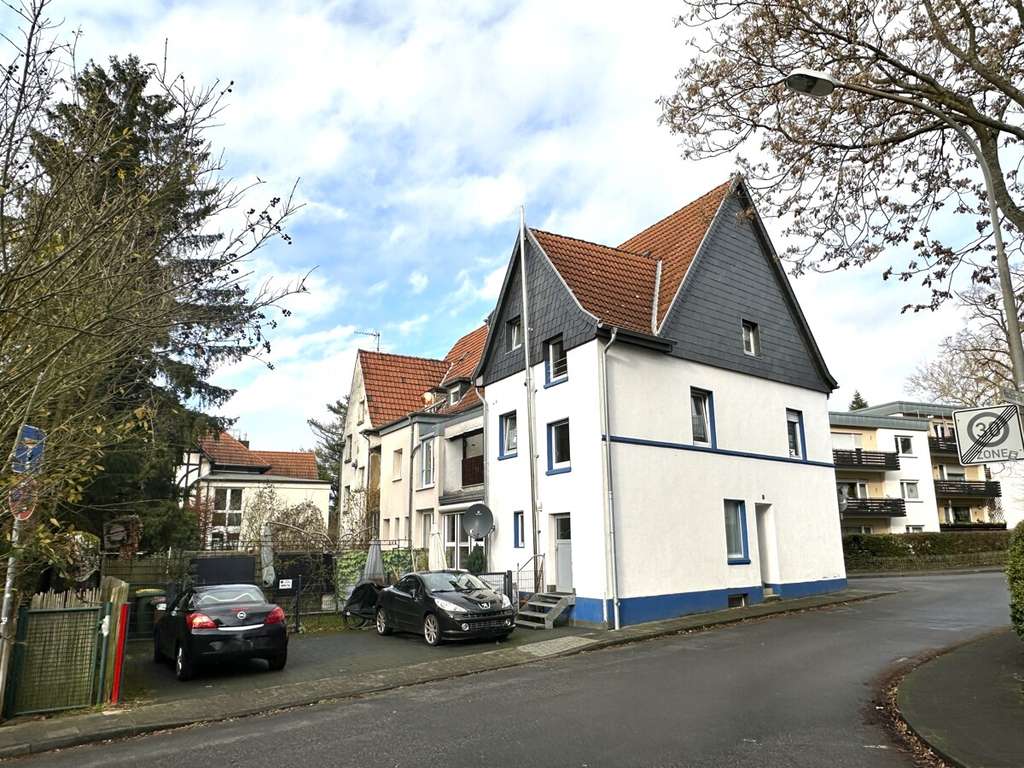 Immobilie in Bad Honnef - Wohnhaus mit 3 Mieteinheiten und 
PKW-Stellplätzen in Bad Honnef - Bild 0
