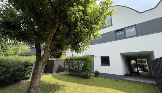 Bild von Außergewöhnliches 3-Familien-Haus – eine Ikone der Architektur in Spitzen-Wohnlage!