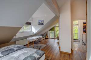 Möbliert: Sehr schöne Dachgeschosswohnung in ruhiger Lage – Die vollständige Adresse der Immobilie erhältst du vom Anbieter., 81739 Waldperlach, München – Vorschaubild 1