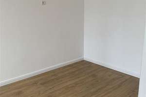 Zweitbezug! Hochwert. 3-Zi. mit Du., Stuck, EBK, Balkon & Vinylbelag in Uni und-Zentrumsnähe!  – Bernsbachplatz 4, 9111 Zentrum, Chemnitz – Vorschaubild 3