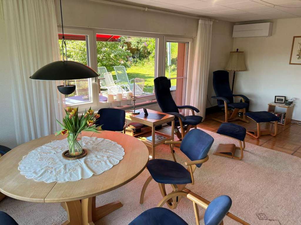 Immobilie in Dogern - Architektenhaus – charmantes, lichtdurchflutetes EFH i. gr. Grundstück eingebettet, Sonnenterrass... - Bild 3