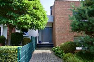 Großzügiges Einfamilienhaus mit Garten - hochwertige Wohnqualität in Köln-Lövenich