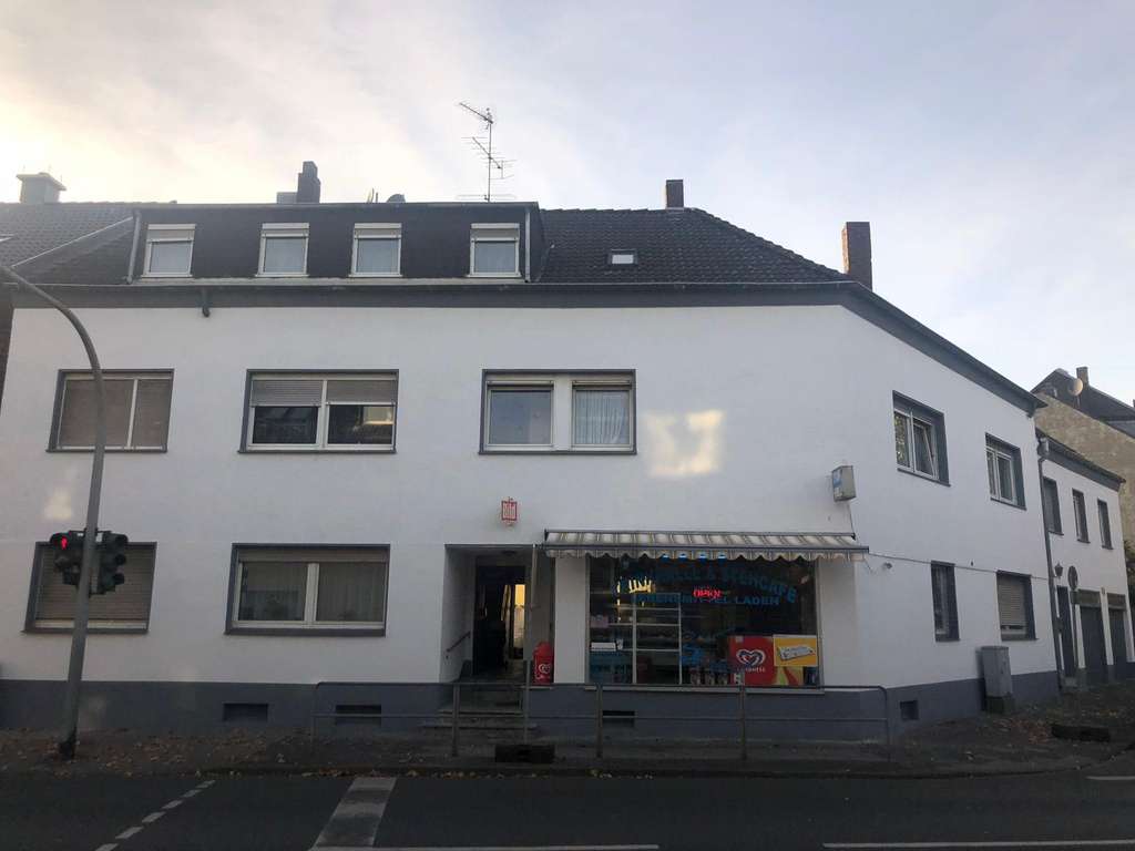 Saniertes  Mehrfamilienhaus mit 2 DHH und Garten