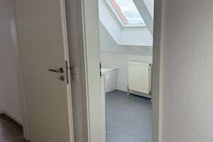 schöne 2-Zimmerwohnung mit Tageslichtbad und Balkon zu vermieten – Am Beerberg 1, 99092 Frienstedt, Erfurt – Vorschaubild 2