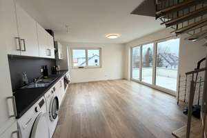 Geräumige und helle 5-Zimmer-Maisonette-Wohnung mit Balkon und Stellplatz