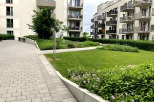 Direkt einziehen! Moderne 2 Zimmer + Süd-West-Balkon, Einbauküche, Wannenbad + Abstellraum, Aufzug