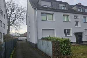 Schöne 80 qm helle DG-Wohnung sehr zentral in Grengel