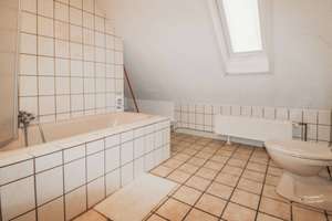 Wohn- und Geschäftshaus mit Top-Potenzial ! Aktuell 1 Etage Gewerbefläche + 2 Etagen Wohnfläche – Die vollständige Adresse der Immobilie erhältst du vom Anbieter., 72406 Bisingen – Vorschaubild 5
