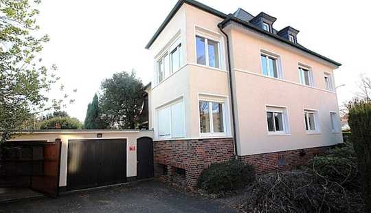 Bild von Idyllisches Zweifamilienhaus mit Villenflair und großzügigem Garten