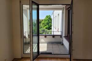 Von Privat: 3-Zimmer-Wohnung mit Balkon und Einbauküche in Mainz-Weisenau nahe Volkspark