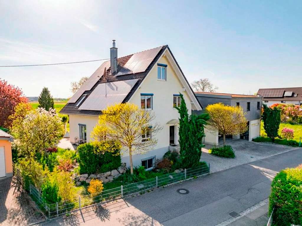 Immobilie in Buggingen - Provisionsfrei* Modernes Einfamilienhaus mit hochwertigem Anbau, Doppelgarage und Pool in Buggingen - Bild 0