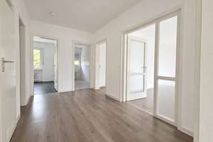 *HIER TUT SICH WAS* teilrenovierte 3 Zimmer Erdgeschosswohnung mit Balkon in DU-Meiderich! – 47137 Mittelmeiderich, Duisburg – Vorschaubild 2