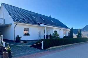 Doppelhaushälfte mit Carport zu verkaufen – Ostvorpommern (Kreis) – Vorschaubild 1