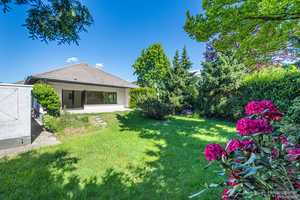 Großzügiger Bungalow mit durchdachtem Raumkonzept und traumhaftem Garten! – Offenbach (Kreis) – Vorschaubild 1