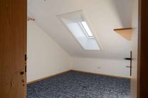 Sonnige Dachgeschoss-Oase mit PV-Anlage und Balkon – Die vollständige Adresse der Immobilie erhältst du vom Anbieter., 73614 Schorndorf – Vorschaubild 13