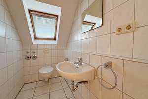 Helle, bezugsfreie Maisonettewohnung mit zwei Balkonen in Münster-Mecklenbeck – Die vollständige Adresse der Immobilie erhältst du vom Anbieter., 48163 Mecklenbeck, Münster – Vorschaubild 6