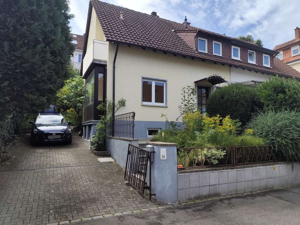 Heimelige Doppelhaushälfte in ruhiger Hambacher Umgebung