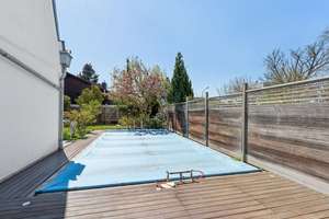 Stilvolle Doppelhaushälfte mit schönem Garten und Außenpool in begehrter Lage von München-Trudering – Die vollständige Adresse der Immobilie erhältst du vom Anbieter., 81825 Gartenstadt Trudering, München – Vorschaubild 19