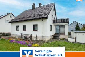 Großes Einfamilienhaus mit schönem Garten und 2 Garagen