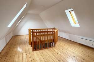 Parkett...Tageslichtbad...Wohnküche // 2-Zi.-Maisonette in Dobritz – Winterbergstraße 143, 1237 Seidnitz/Dobritz, Dresden – Vorschaubild 9