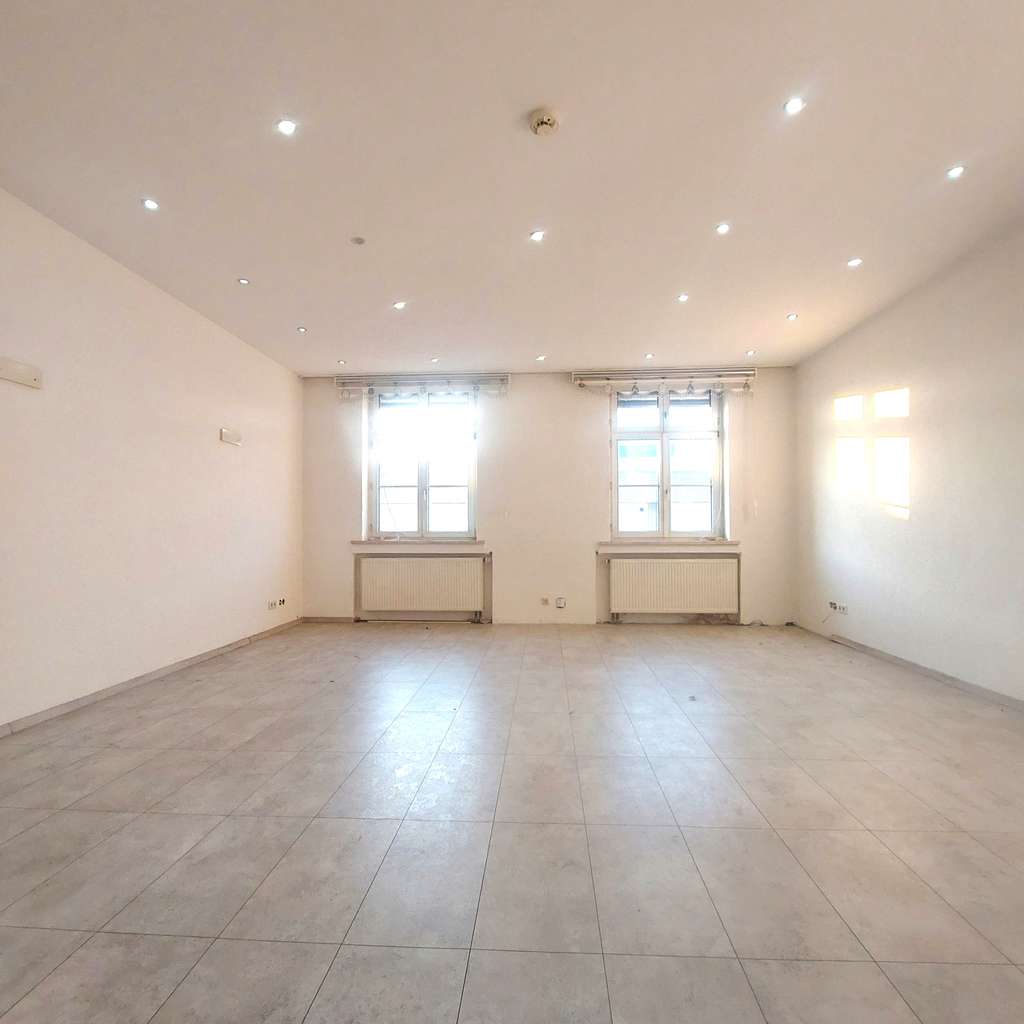 Immobilie in Ingolstadt - NEU-Altbauwohnung mit hohen Decken  und viel Platz zum Wohnen! - Bild 3