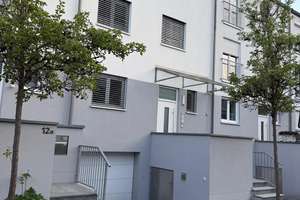 Außergewöhnliches RMH mit Dachterrasse sucht Traummieter