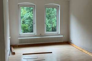 Wohn(t)raum: 3-Zimmer-Altbau mit 2 Balkonen! – Saarbrückenstr. 28, 24114 Südfriedhof, Kiel – Vorschaubild 2
