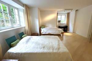 Exklusive Wohnung mit  Blick auf Garten aus allen Fenstern und separatem Eingang. 3 Min. zur Alster. – 20149 Harvestehude, Hamburg – Vorschaubild 11