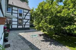Freistehendes 2-Fam.-Haus mit parkähnlichem Garten, Garage, Carport und Kfz.-Stellplätze! – Gelsenkirchen – Vorschaubild 2