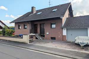 Familienidylle pur: Einfamilienhaus mit großem Grundstück – Die vollständige Adresse der Immobilie erhältst du vom Anbieter., 35410 Hungen – Vorschaubild 1