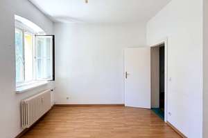 2 Zimmer Wohnung mit zwei Stellplätzen und Blick ins Grüne in Berlin Charlottenburg – Die vollständige Adresse der Immobilie erhältst du vom Anbieter., 10589 Charlottenburg, Berlin – Vorschaubild 8